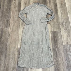 Women’s gray long sleeve maxi dress size medium